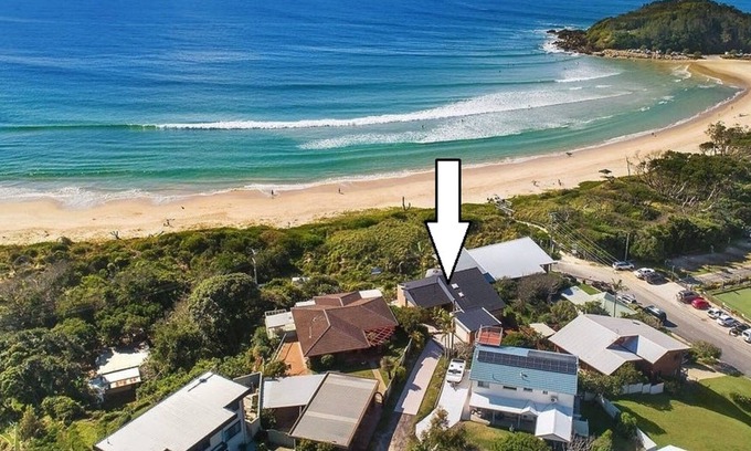 Scotts Head Casa | RAFF'S SHACK - Beachfront Property