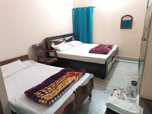 Faizabad Apartamento | RaghuvarDham Delux 1 Double Bed, 1 Single Bed Room