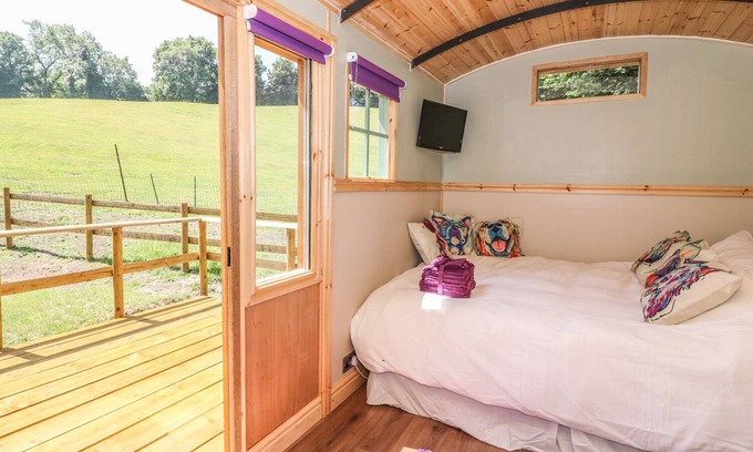 Abergavenny Cabaña | Railway Carriage