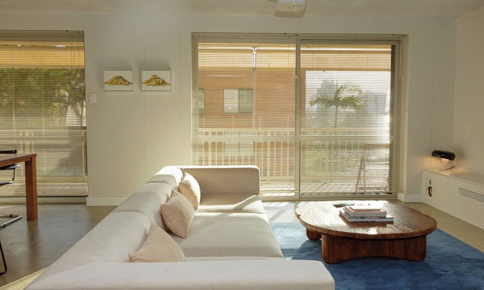 Tweed Heads Apartamento | Rainbow Bay Ocean View Retreat: Serene 2 bedroom Art apartment.