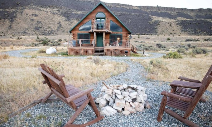 Emigrant Cabina | Rainbow Country Cabin: Rural Riverfront Retreat