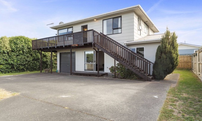 Wharewaka Casa | Rainbow Lake House - Lake Taupō Holiday Home