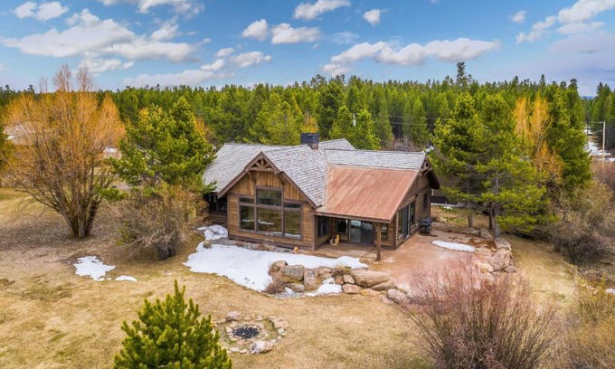 West Yellowstone Casa | Rainbow Point Sabo Cabin