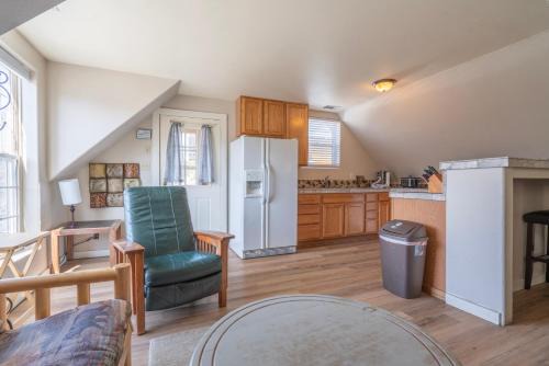 June Lake Casa | Rainbow Ridge B - 1BR/1BA