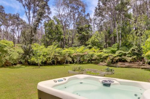 Volcano Casa | Rainforest Stay with Hot Tub Less Than 3 Mi to Natl Park!