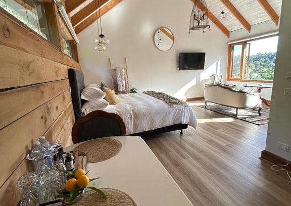 Cockatoo Cabina | Rainy Hill Retreat - The Loft