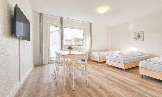 Heiligenhaus Apartamento | RAJ Living - Monteurwohnung - 2 Schlafzimmer - Küche - Balkon - Waschmaschine - 25 Min zur Messe DUS