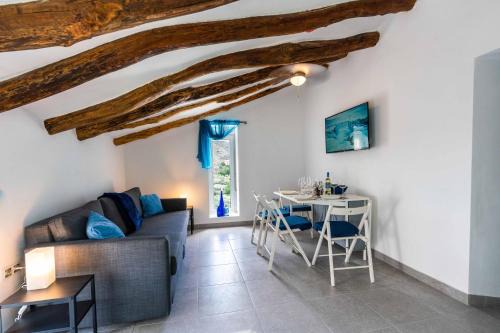 Locaiba Apartamento | Rambla Retreats Apartment Azul with shared pool & hot tub in Oria