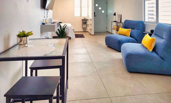 Maleza Baja Apartamento | Ramey Base: 2 Mins-Airport/Beach/Golf/Restaurants