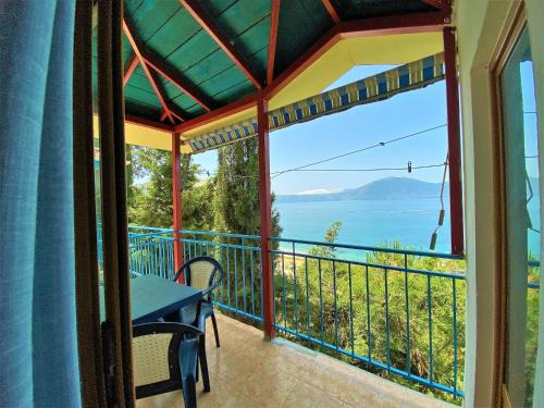 Radhime Casa | Ramo's Cozy Beachside Haven with Panoramic Views - 2nd