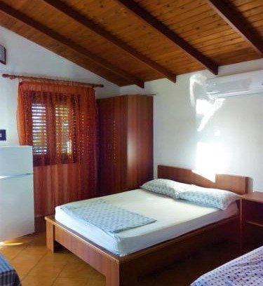 Radhime Casa | Ramo's Hilltop Retreat with Kitchenette and Patio - 1st