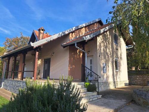 Mladenovac Casa | Ramonda house