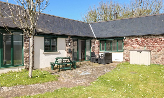 St Ishmaels Cabaña | RAMSEY COTTAGE, pet friendly, with a garden in Milford Haven