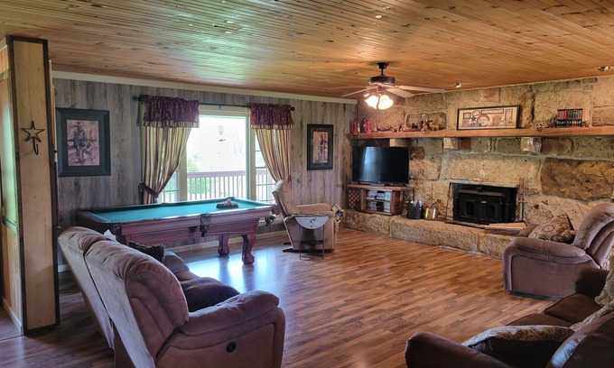 Dallas County Casa | Ranch House on 750 acres near Niangua River