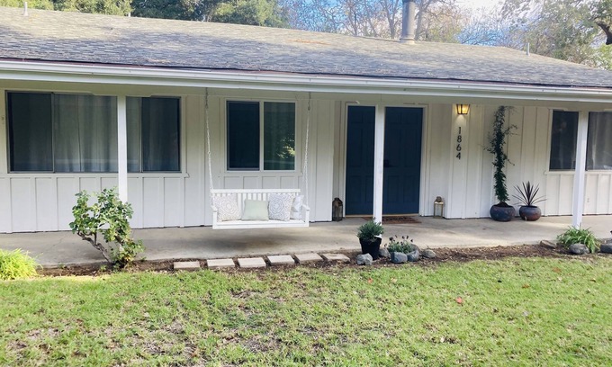 Ballard Casa | Ranch Style Home in the Heart of Wine Country with E-bikes!
