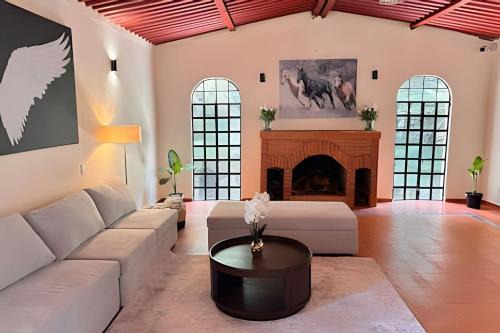 Villa Victoria Casa | Rancho con cuatrimotos y cine