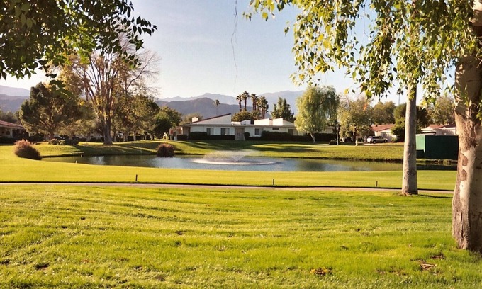 Rancho Mirage Condominio | CC Rancho Las Palmas. Carrito de golf Disponible