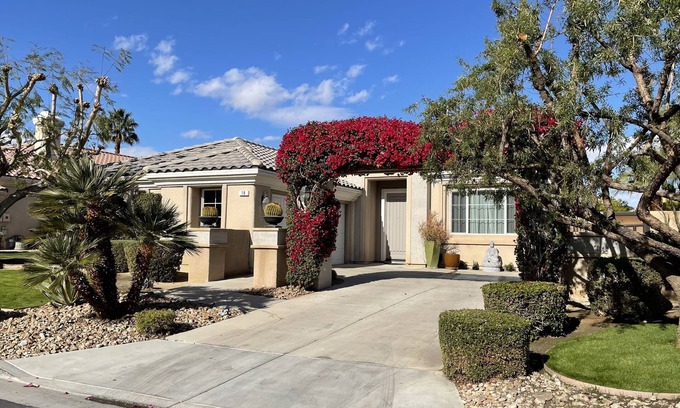Rancho Mirage Casa | Rancho Mirage 2BR / 2BA / 1 Den Priv. Piscina / Jacuz - Residencial Privada