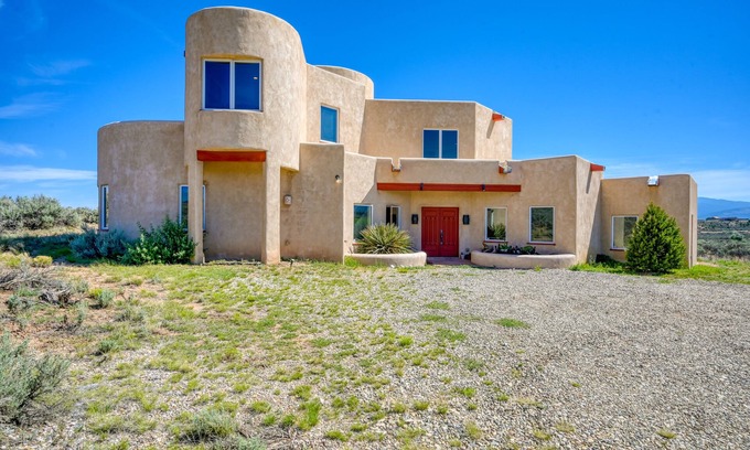 Ranchos De Taos Casa | Ranchos de Taos gem with hot tub, sauna, game room, fast WiFi, firepit & views