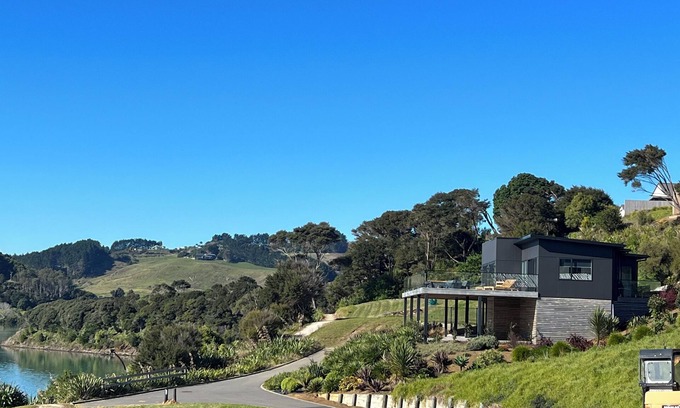 Raglan Casa | Rangitahi paradise. A modern 4 bedroom home overlooking the estuary in Raglan.