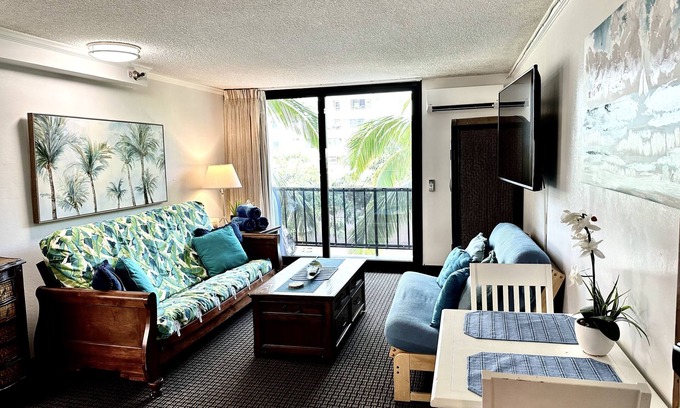 Diamond Head - Kapahulu - St. Louis Condominio | Rare 1 Bedroom Condo in at the Heart of Waikiki 2 blocks from the beach