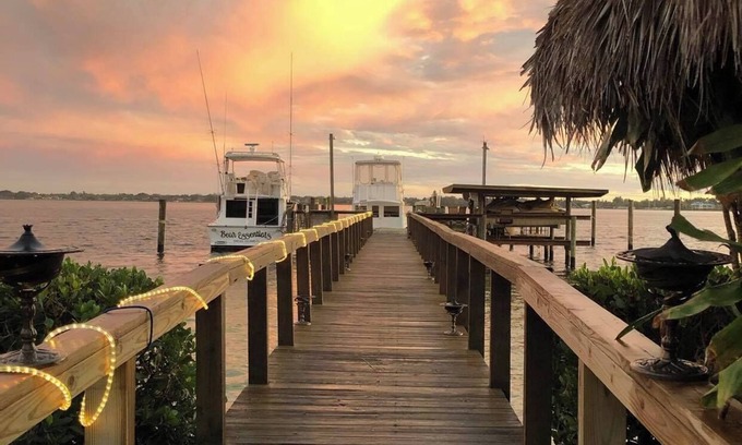 Palmetto Casa | ¡Muy raro! Adorable cabaña en la isla de Snead, muelle y playa de 250 pies.