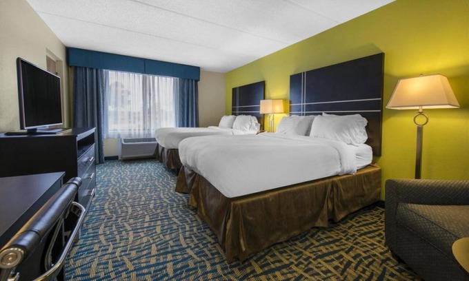 Savannah Hotel | Rare Find! 2 Relaxing Units with FREE Parking, Near Ogeechee Canal Museum!