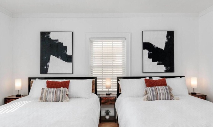 Detroit Casa | RARE FIND! Gorgeous Indian Village Home-Sleeps 12