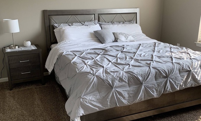 Overland Park Apartamento | Rare Find in Overland Park, Close to Everything!