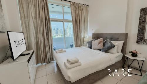 Dubai Sports City Apartamento | Rare Holiday Homes - Golf Course View - Dubai Sports City - Near Miracle Garden - Royal Residence - R302