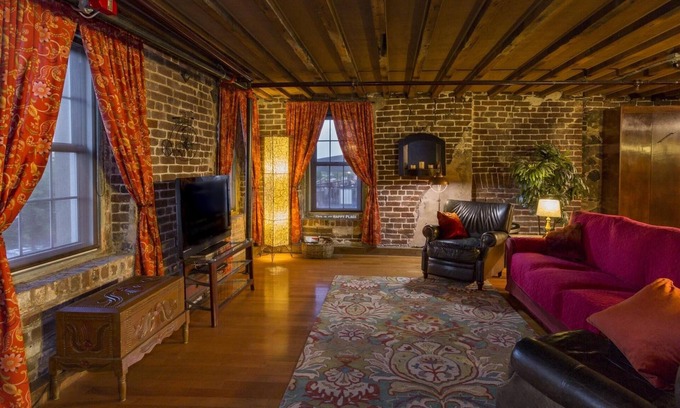 Historic District - North Condominio | Rare River Street con Balcón, Histórico, Lujo, Asequible, 2/2, Loft STVR00088