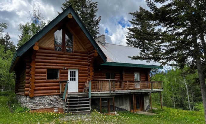 Golden Cabina | Raven's Roost - Rural Cabin Minutes from Golden