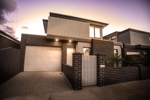 Geelong West Casa | Raven West House I Corporate or Holiday