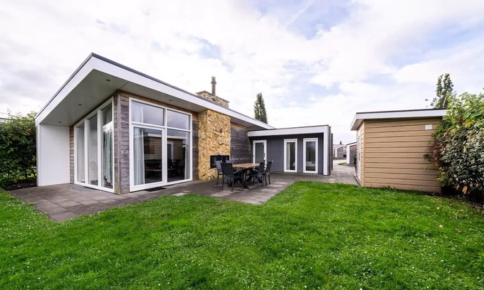 Gasthuis Villa | Ravenbosch Royaal - Bath, Fireplace & Cottage