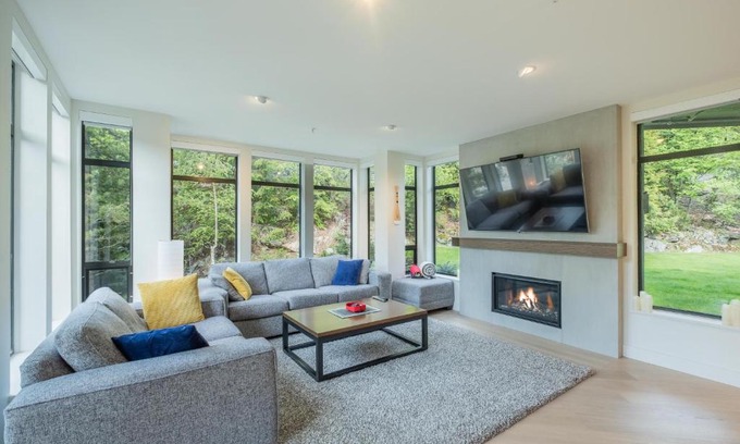 Blueberry Hill Casa | Ravencrest by Outpost Whistler