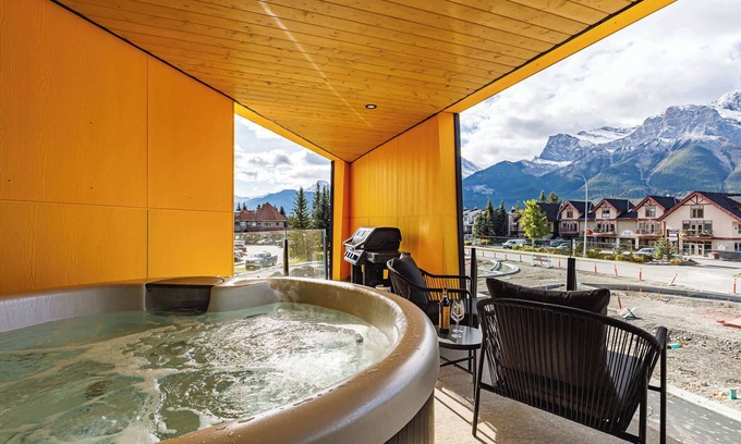 Teepee Town Condominio | Ravens Nest - Private Hot Tub!