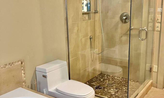 Westcliffe Hotel | Amplia suite de lujo y patio, Ravens Off Main Street Starry Nights- Walk Town