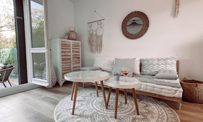 Giens Apartamento | Ravissant T1 avec jardinet proche de la mer