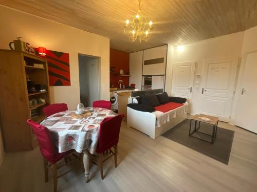 Saint Sever Apartamento | Ravissant T2, Cl 3 étoiles, 3 pers et 1 enf , 3 lits, parking et patio