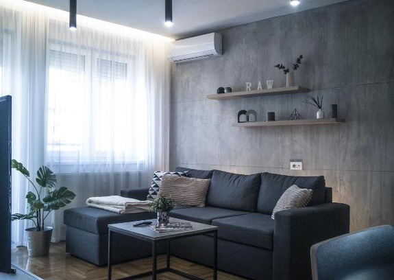 Subotica Apartamento | Raw Industrial City Apartment