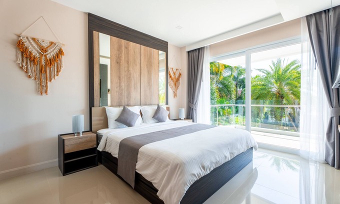 Rawai Apartamento | Rawai 206: Tropical Poolside Oasis