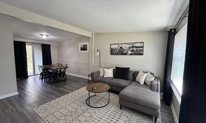 Arlington Casa | Rayben Residence - Centrally Located