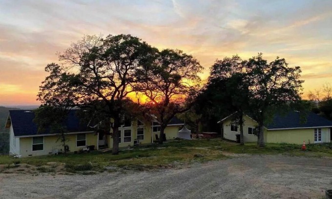 Raymond Casa | Raymond Ranch Haven/ bass lake/Yosemite