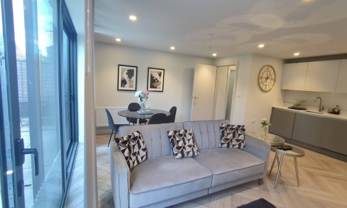 West Barnes Apartamento | Raynes Park apartment x2 bathroom* wifi* garden*