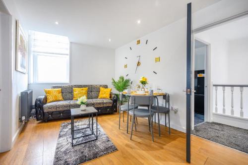 Leeds Casa | -RC83- For your relaxed,Cosy stay,Free Parking