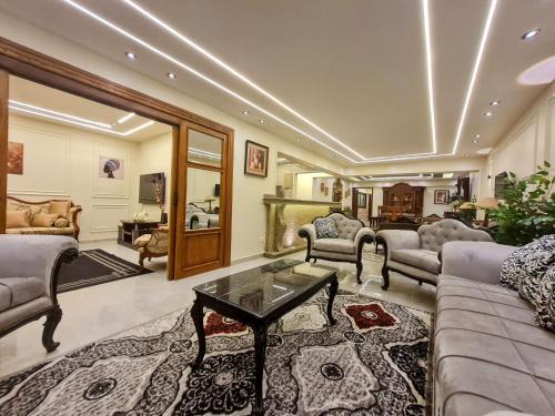 Al Duqqi Apartamento | RD Served Apartment 3-Bedroom Dokki - Ideal Location Downtown Cairo