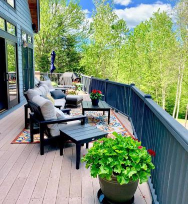 Bretton Woods Casa | RE53 Beautiful Bretton Woods slopeside home amazing views AC Hot Tub Pool Table