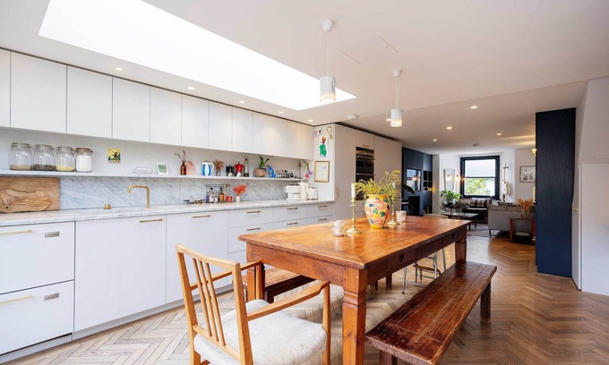 Stoke Newington Casa | Reach for the Stars, by Veeve