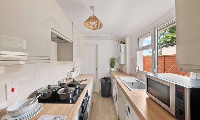 Reading Casa | Reading Retreat Spacious 5 Bedroom House