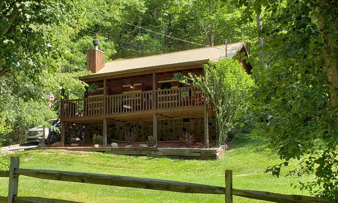 Gatlinburg - Pigeon Forge Cabina | Del 3 de noviembre al 7 de noviembre ¡ABIERTO! Chimenea real, se admiten mascotas! 5 minutos para Pigeon Forge